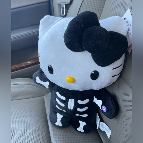 Hello Kitty Other - Hello kitty dancing skeleton side stepper